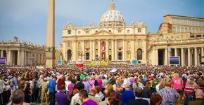 Vítimas de abuso sexual por padres relatam casos no Vaticano