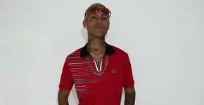 Influenciador descobre que sua foto está incluída em lista de suspeitos da polícia