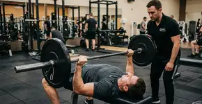 Por quantos segundos deve durar cada repetição do supino para desenvolver o peitoral, fortalecer os tríceps e ganhar massa muscular?