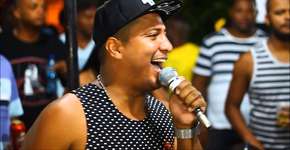 Renato da Rocinha se apresenta na quadra do Camisa Verde e Branco