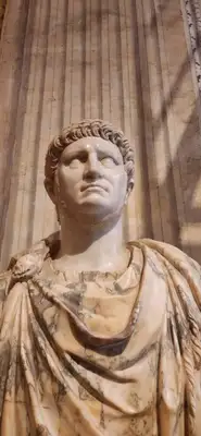 Antigos palácios da Via Garibaldi guardam verdadeiras obras de artes