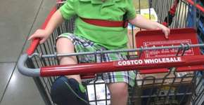 Foto de criança com roupa idêntica a de um idoso trava a internet