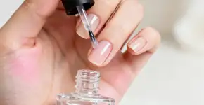 Unhas fracas? Aprenda a ter uma rotina que fortalece suas unhas