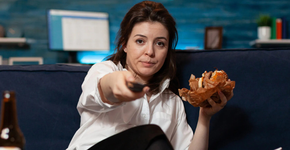 O que significa quando a pessoa não consegue almoçar sem assistir TV