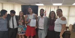 Advogada trans obtém registro para trabalhar com nome social