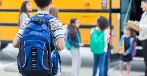 Mochila deve ter no máximo 10% do peso corporal do aluno