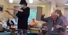 Vídeo: Jovem autista ensina idoso de 101 anos a dançar em asilo