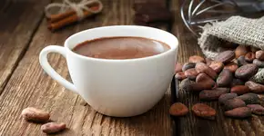 Chocolate quente cremoso com só 4 ingredientes