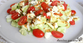 Esta receita de salada de pepino com molho picante tem tudo para se tornar sua preferida