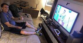 Bolsonaro é contra videogame, mas é flagrado com um em casa
