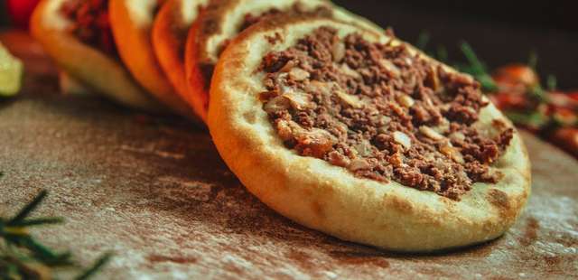 Massa de esfiha com apenas 4 ingredientes