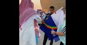 Bandeira de PE é confundida com símbolo LGBTQIA+, e repórter é atacado no Catar