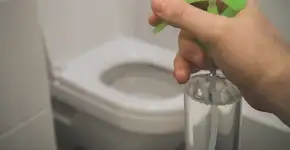 Truque para deixar o banheiro perfumado por mais de 48 horas usando apenas dois itens baratos