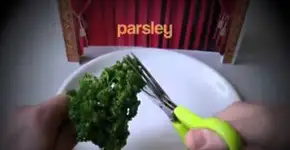 Tesoura prática para cortar ervas e hortaliças