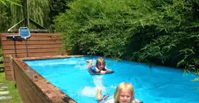 Contêiner de lixo é transformado em piscina