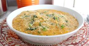 Sopa cremosa de batata com frango para mandar o frio embora