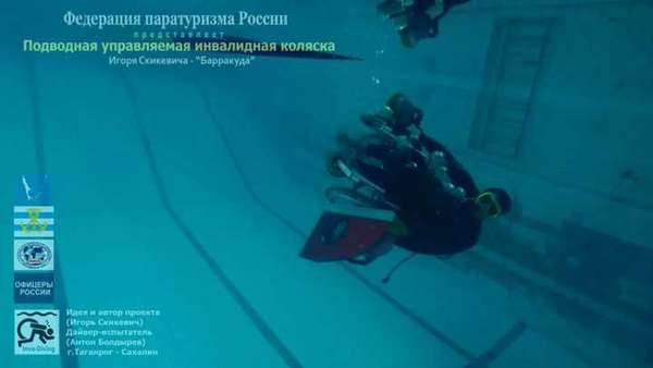 Paraplégico, ele teve a ideia de acoplar motores à propulsão e tanques de oxigênio em uma cadeira de rodas