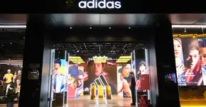 ADIDAS em promoção: confira tênis, mochila e outros itens da marca no precinho