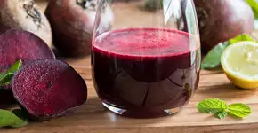 Descubra qual suco auxilia no ganho de massa magra e entenda a ciência por trás