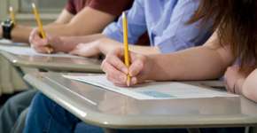 Cursinho da Poli oferece aula e simulados gratuitos sobre o Enem