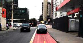 Ciclista e motorista disputam espaço na ciclovia; confira o vídeo