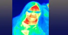 Mulher descobre ter câncer de mama em câmera térmica de museu