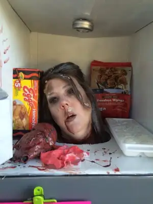 Mãe usa criatividade e faz fantasia aterrorizante