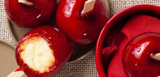 Essa maçã do amor é tão boa que some da mesa em minutos!