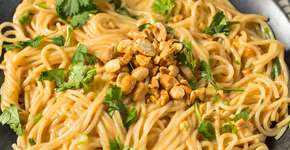 Macarrão com amendoim vietnamita MUITO saboroso!