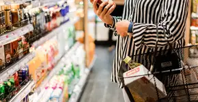 O que há por trás das cores e sabores dos alimentos industrializados?