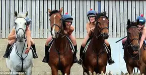 Jóqueis posam totalmente nuas para calendário de caridade