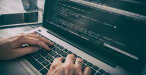 Curso de programação gratuito promove inclusão de jovens