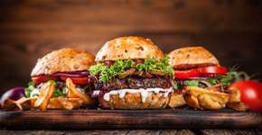 Peça um hambúrguer pelo iFood e ganhe um acompanhamento