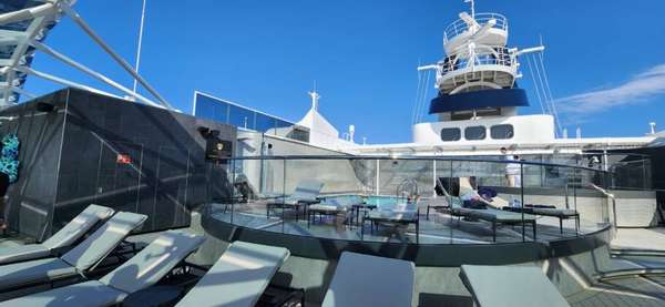 Área externa do MSC World America exclusivo para passageiros do MSC Yatch Club 