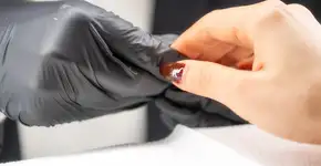 Fim da unha de gel! Entenda a proibição ao uso de esmaltes semipermanente