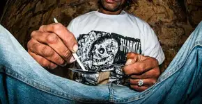 Marca usa dependentes químicos e moradores de rua como modelos