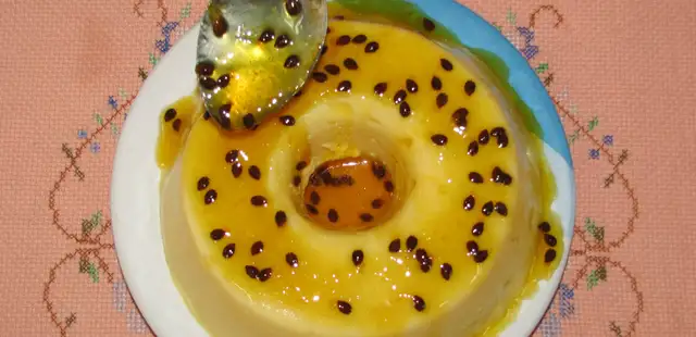 Esse pudim de gelatina de maracujá é a melhor sobremesa!