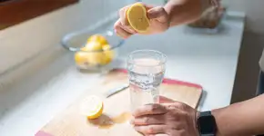 Estes são os benefícios de beber água com limão pela manhã, segundo a medicina