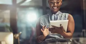 Programa da Ambev oferece bolsas a jovens profissionais negros