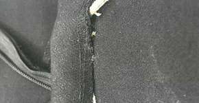 Após sentir odor, mulher encontra rato morto costurado no vestido