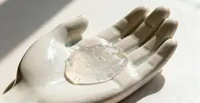 A rotina de skincare simples que garante uma pele de porcelana