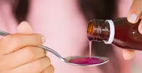 Autoridades pedem que pais joguem fora xarope após morte de 170 crianças