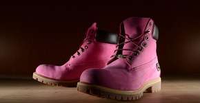Contra o câncer de mama, grife cria botas masculinas rosa