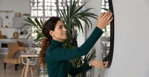 Por que espelhos em frente à cama podem prejudicar seu sono