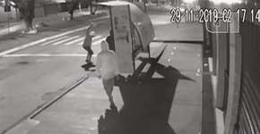 Idoso morre após levar chutes, socos e pedradas enquanto dormia na rua