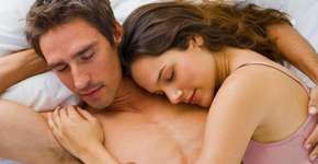 Posição em que casais dormem reflete momentos da relação