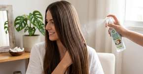 Qual a finalidade de aplicar água de coco no cabelo e como fazê-lo corretamente para potencializar o resultado?