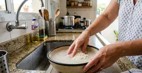 Por que no Japão eles sempre lavam o arroz sete vezes antes do cozimento