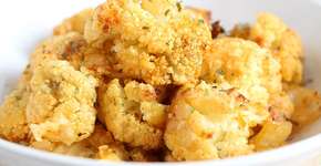 Couve-flor assada com parmesão e muito tempero