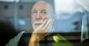 Estudo diz que a solidão acelera perda de memória em idosos